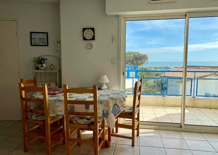 Lumineux Avec Balcon Et Parking Face Au Port, Proche Océan - Fr-1-336-160 Appartement
